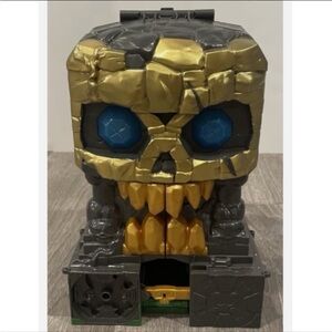 *SOLD*Treasure X Lost Lands Skull Island Skull Temple